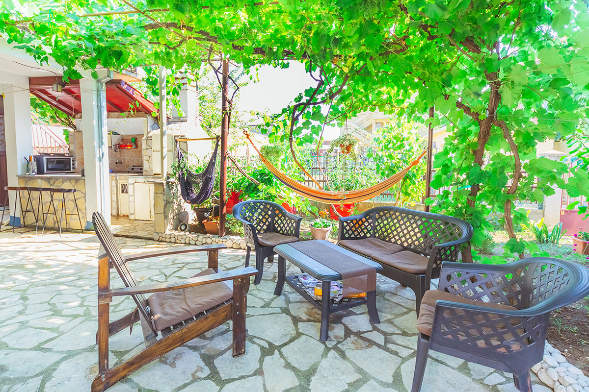 dvoriste u apartmanu Donji Štoj
