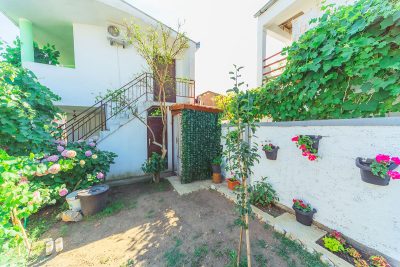 dvoriste u apartmanu Donji Štoj